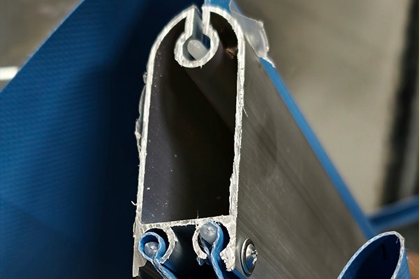 劣質快速門底部 劣質快速門底部