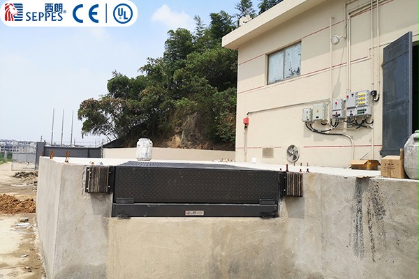 翻板式液壓平臺 翻板式液壓平臺