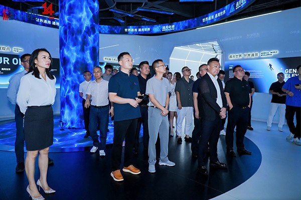 獨角獸私董們參觀通用電梯展廳